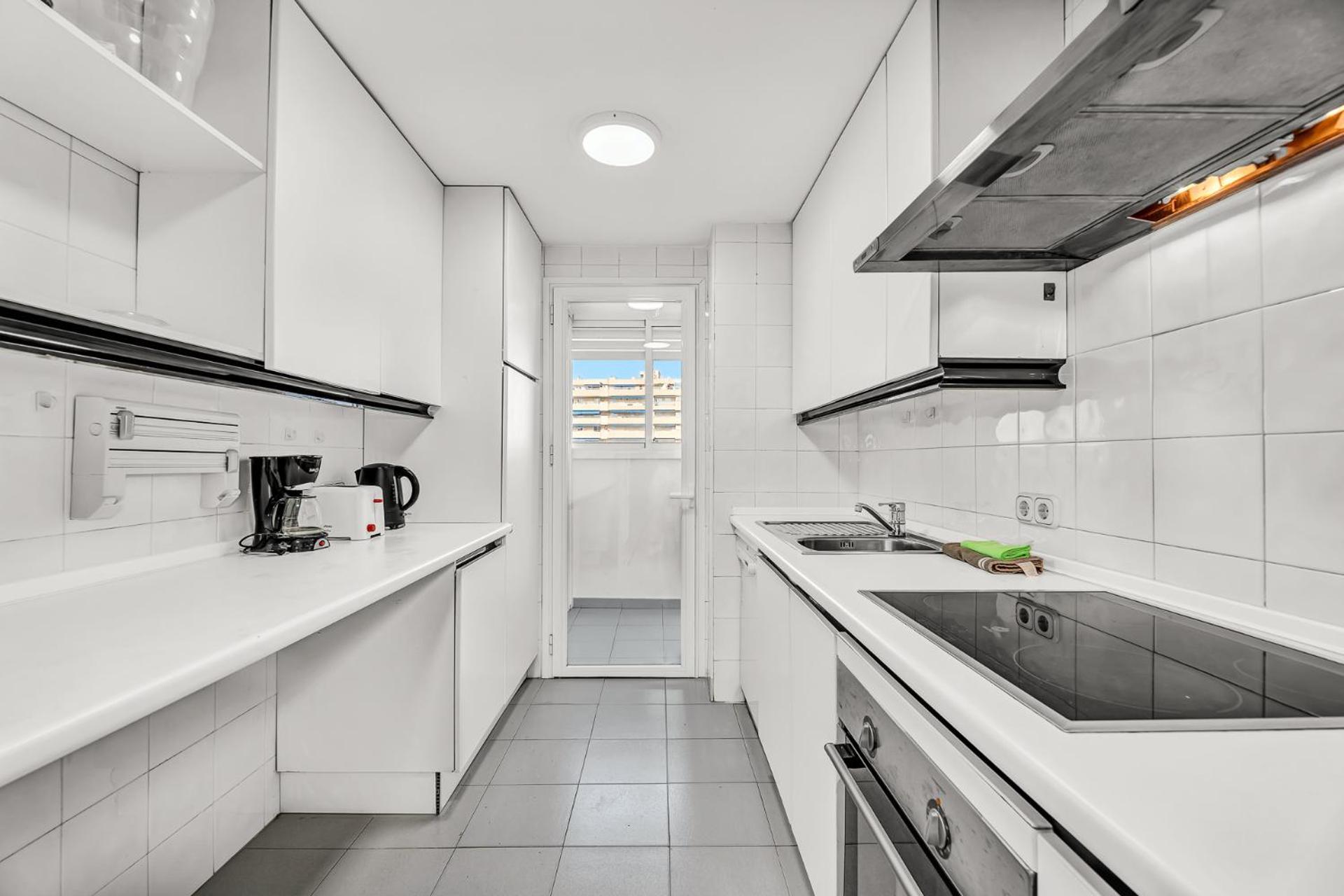 Letsmarbella - Grand 3br Corner - Marina Banus Apartment *