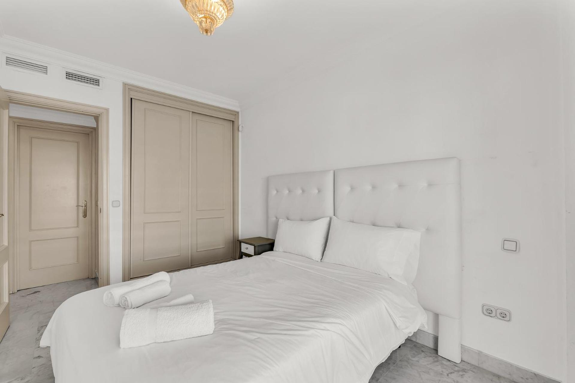 Letsmarbella - Grand 3br Corner - Marina Banus Marbella
